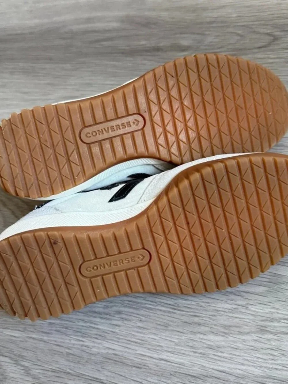 Converse women run